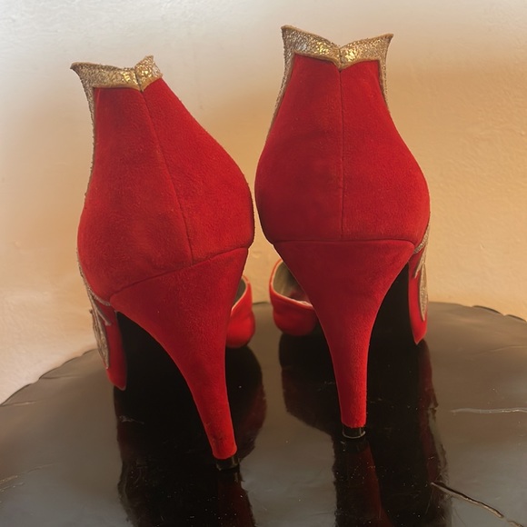 Sexy red lightning ⚡️ bolt pumps by Kathryn Amberleigh size 9.5 US - Picture 4 of 8